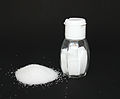 120px-Table_salt_with_salt_shaker_V1
